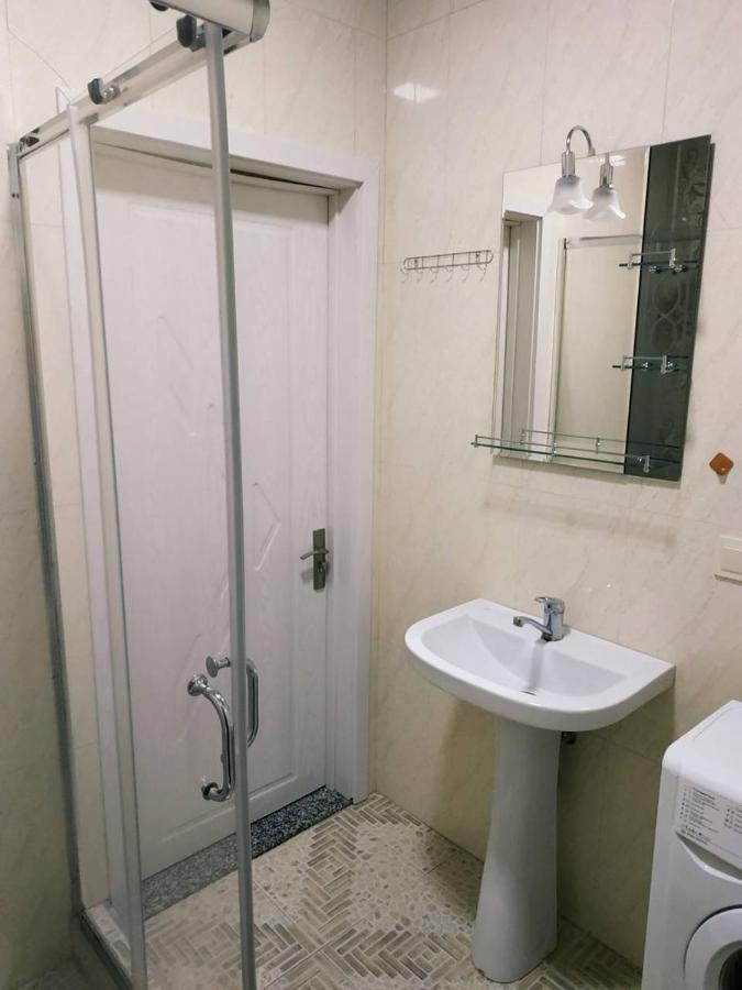 Бежевые Апартаменты Batumi Exterior photo
