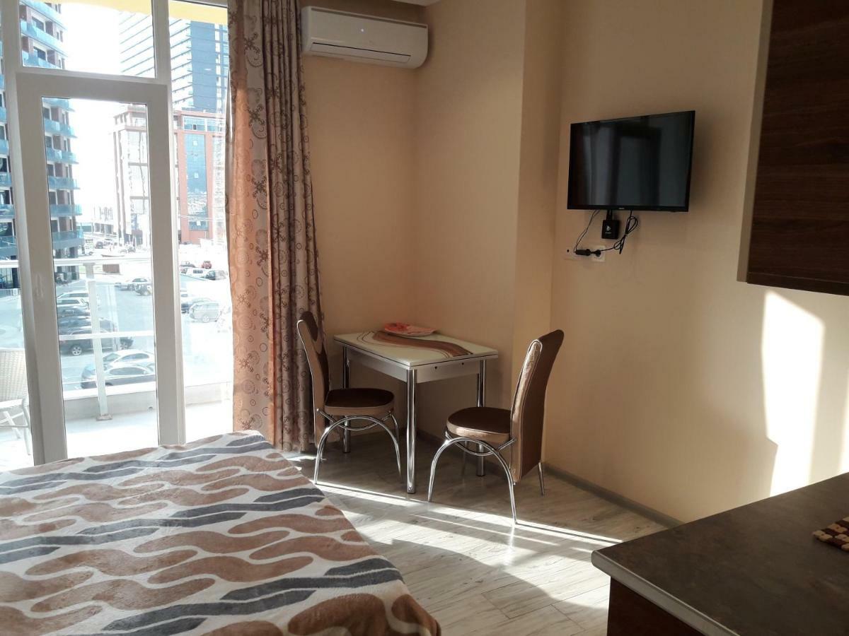 Бежевые Апартаменты Batumi Exterior photo
